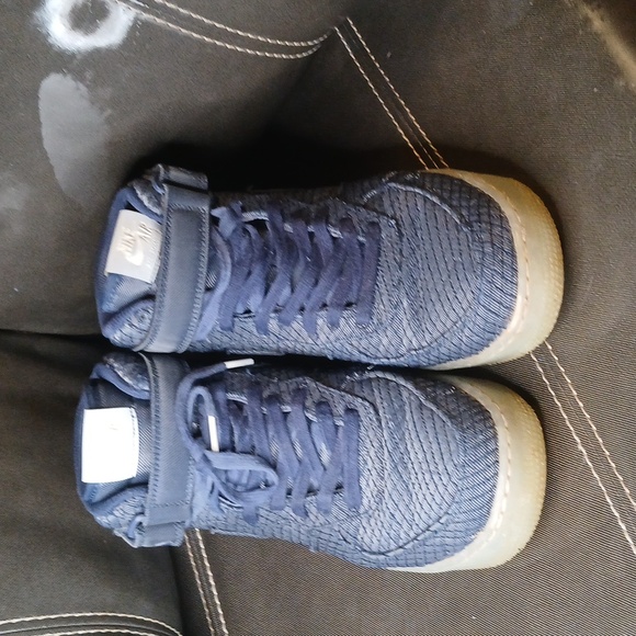 Shoes - Picture 2 of 4